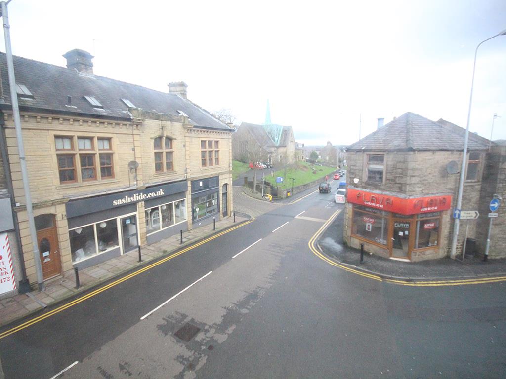 2 bedroom above shop apartment To Let in Barnoldswick - 2016-01-14 10.45.03.jpg